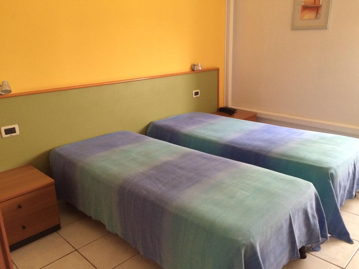 Hotel Lo Scoglio à Castelnuovo del Garda Extérieur photo