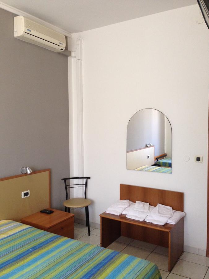 Hotel Lo Scoglio à Castelnuovo del Garda Extérieur photo